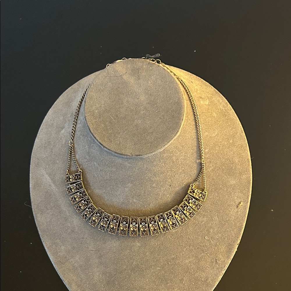 Elegant Gold and Black Necklace